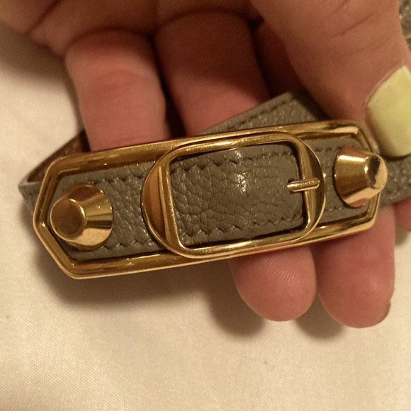 💥💥SOLD💥💥BALENCIAGA gold tone gray leather studded two wrap bracelet - Picture 5 of 7